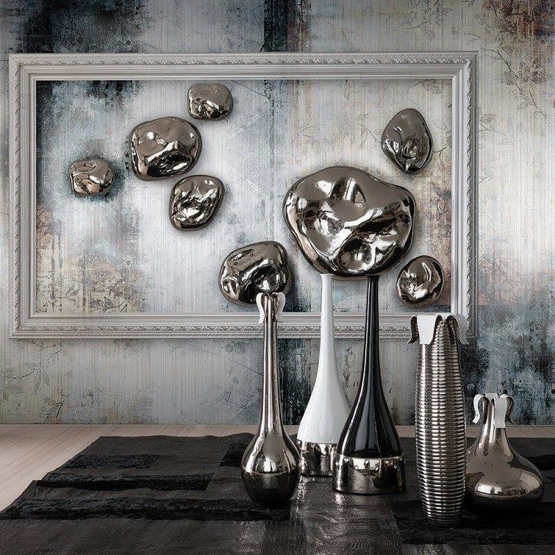 Επιτοίχια κεραμικά γλυπτά και βάζα Adriani & Rossi σε premium interior σύνθεση.