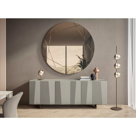 Luxury μπουφές Kunta 15.92 της Bontempi Casa σε ματ sand απόχρωση με υπερυψωμένη μεταλλική βάση και ασύμμετρες προσόψεις.