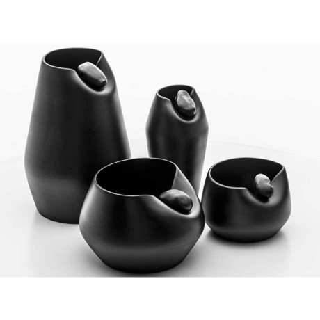 Μικρό κεραμικό βάζο Bacio Adriani & Rossi, διαστάσεων 16x21cm, σε λευκό χρώμα με οργανική λεπτομέρεια στο χείλος