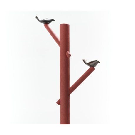 Κοντινό πλάνο επιτοίχιας κρεμάστρας BIRD WATCH (κόκκινο) με μεταλλικά πουλιά σε σατινέ νίκελ.