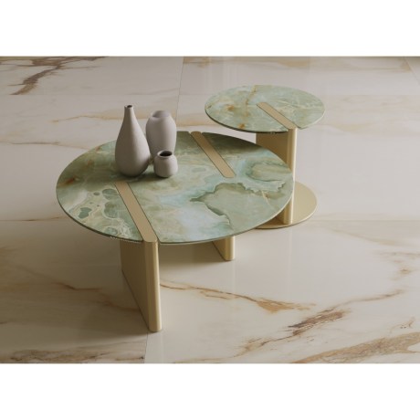 Σύνθεση από luxury τραπεζάκια Bolt Bontempi Casa με επιφάνεια Green Onyx SuperMarble και χρυσό σκελετό