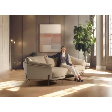 Calia Italia Γωνιακός Καναπές Venere με στρογγυλό daybed σε σαλόνι με μοντέρνα διακόσμηση.