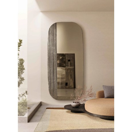 Ορθογώνιος καθρέφτης Eris bronze σε κάθετη τοποθέτηση OIKADE