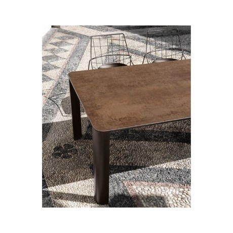 Kodo-table-outdoor-ceramic-top