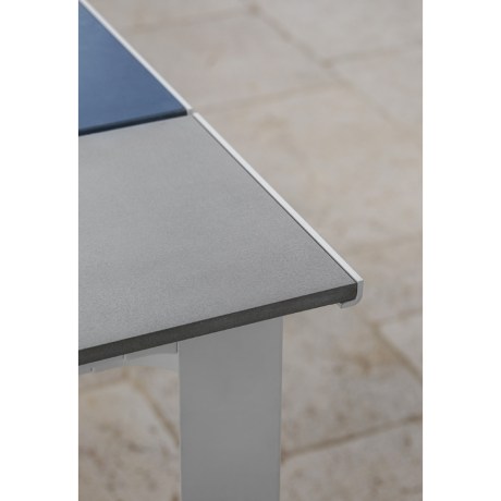 Levante table top detail