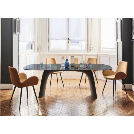 Οβάλ τραπέζι Moonlight, γλυπτική βάση Baydur, ιταλικό design Midj.