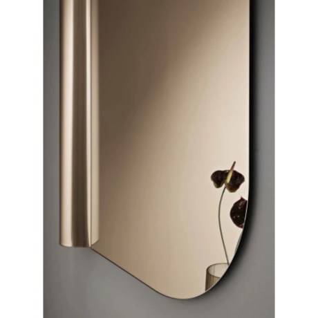 Λεπτομέρεια του κυματιστού άκρου από fused glass στον καθρέφτη Otera.