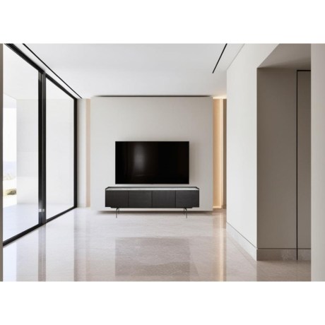 Έπιπλο τηλεόρασης Spirit A 005 της Alexopoulos & co, διατίθεται σε διάφορα μεγέθη και χρώματα, ιδανικό για σύγχρονα σαλόνια με μίνιμαλ αισθητική. 