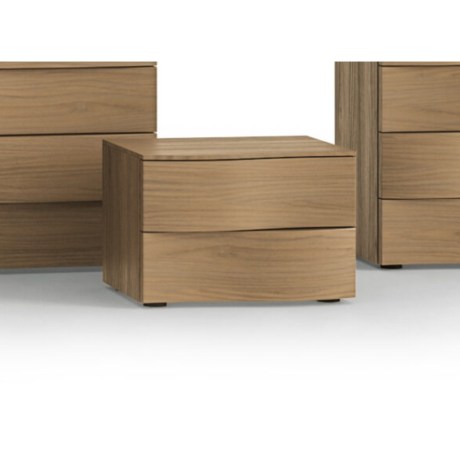 Ξύλινο κομοδίνο Spot Mix με 3D κυματιστή πρόσοψη συρταριού.