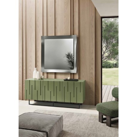 Καθρέφτης Taba σε φιμέ (fumed) απόχρωση πάνω από μοντέρνο πράσινο μπουφέ.