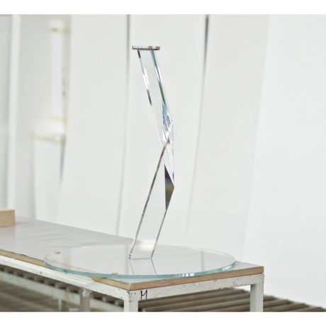 Λεπτομέρεια κεντρικού ποδιού 30mm από extra clear κρύσταλλο Bakkarat.